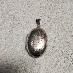 Vintage Sterling Silver Locket.